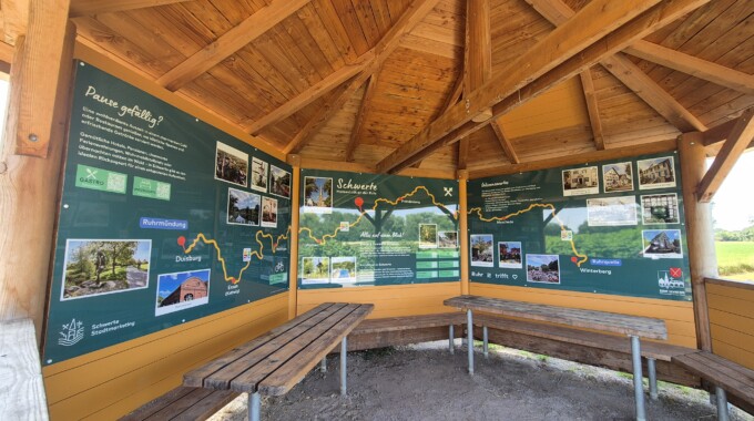 Touristische Informationstafeln verschönern Rasthütte am RuhrtalRadweg in Schwerte