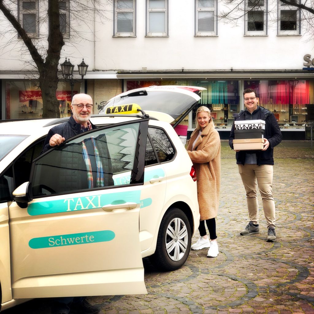 Schwerter Einzelhandel Liefert Nach Hause Presse 1
